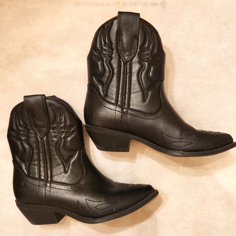 Kids Black Cowboy Boots Sz 5.5